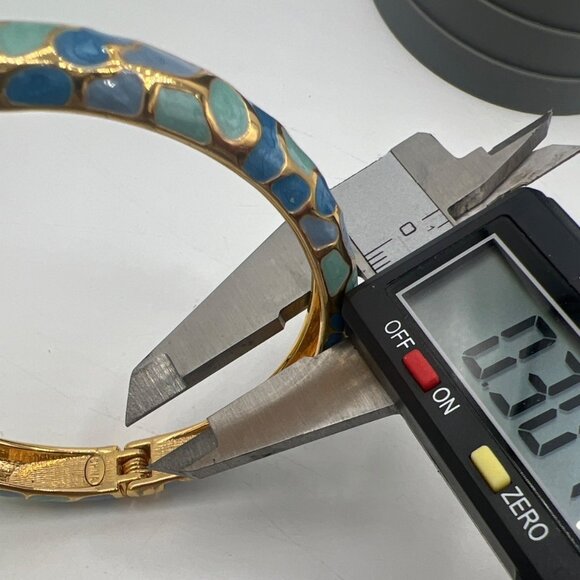 Joan Rivers Hinged Bangle Bracelet Blues Enamel Mosaic Size 7.5 Inches - Picture 5 of 6